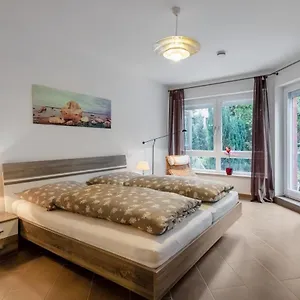 Modernes In Schöner Lage Düsseldorf
